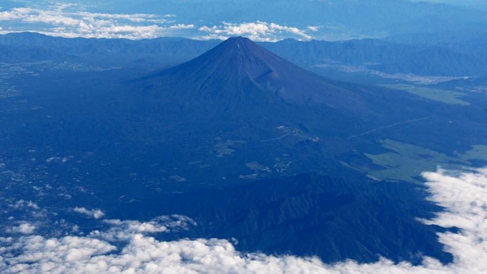 Father Sentences for Leaving 7‑Year‑Old Alone on Mount Fuji, Authorities Condemn Hazardous Decision