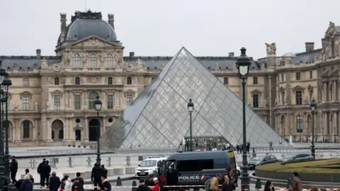 Petty Criminals Behind Louvre Heist, Claims Prosecutor