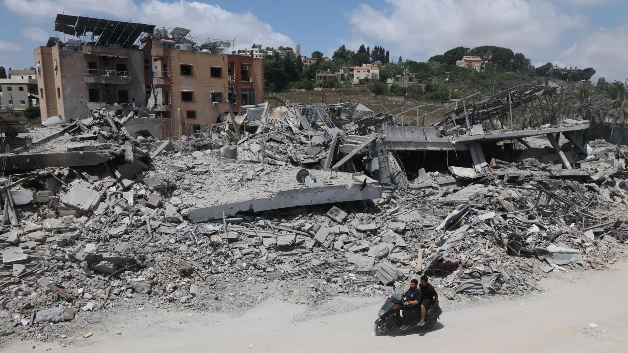 Israeli Soldiers Kill Two in South Lebanon After Ceasefire Lull