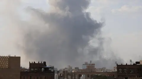 Israeli Airstrikes on Houthi Targets in Yemen Leave Eight Dead