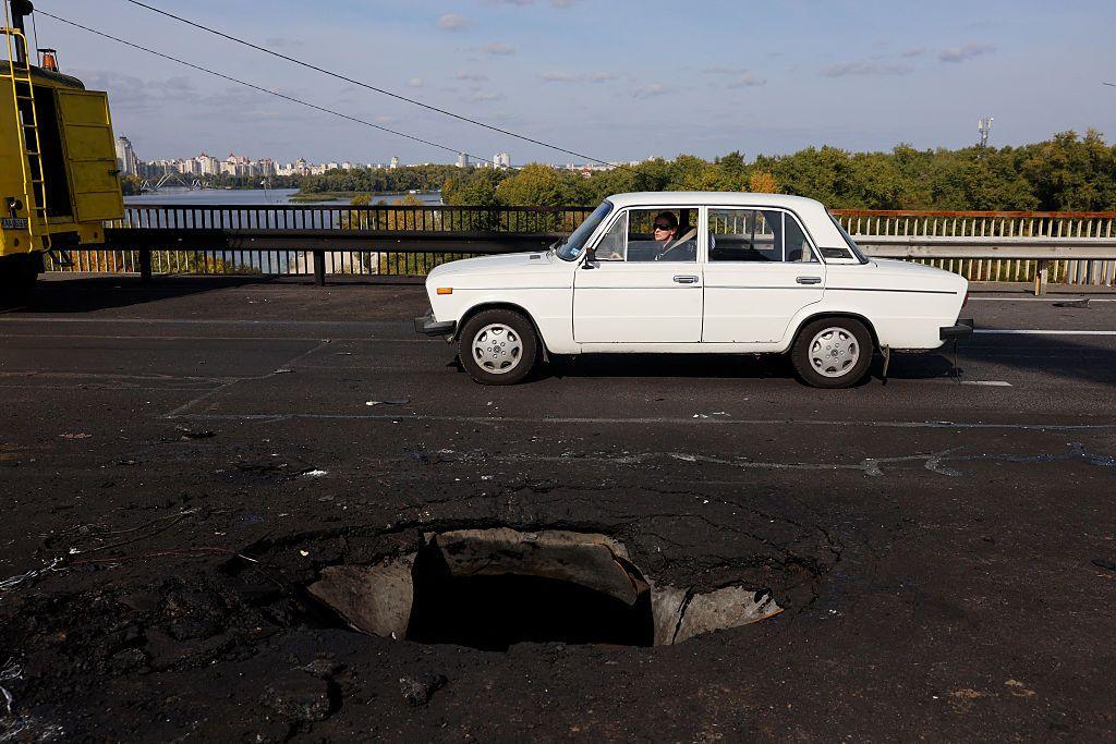 Berlin’s Chancellor Visits Kyiv Amid Drone Strike on Northern Bridge