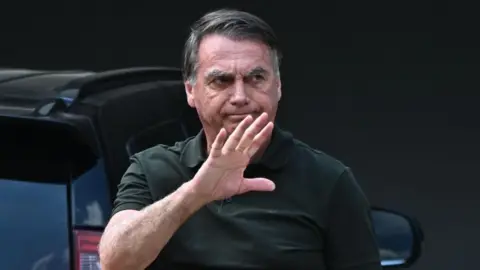 Bolsonaro Attributes Ankle Monitor Damage to Medicine-Induced Paranoia