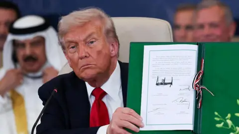 Historic Ceasefire and Exchange in Middle East: Trump Celebrates Israeli-Palestinian Reunification