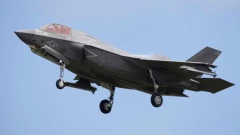 Trump Calls on Turkey to Halt Russian Oil Imports Amid F-35 Deal Discussions