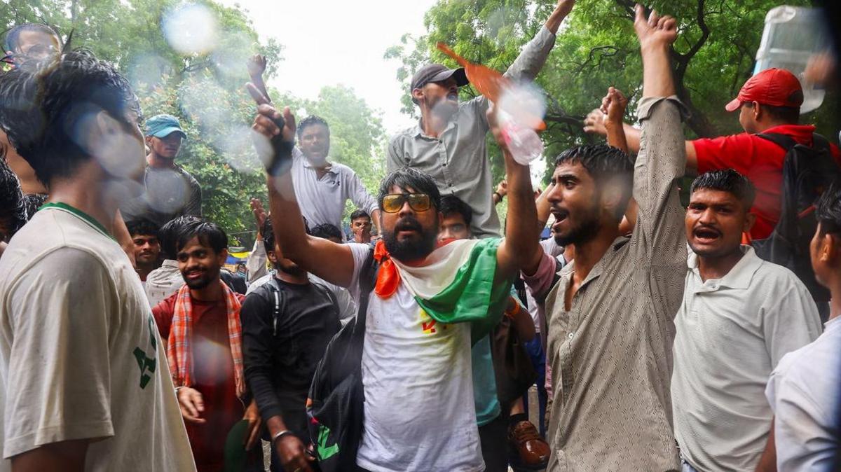 Cockroach Janta Party Storms Delhi: Protesters Demand Education Reform and Ministers’ Resignation