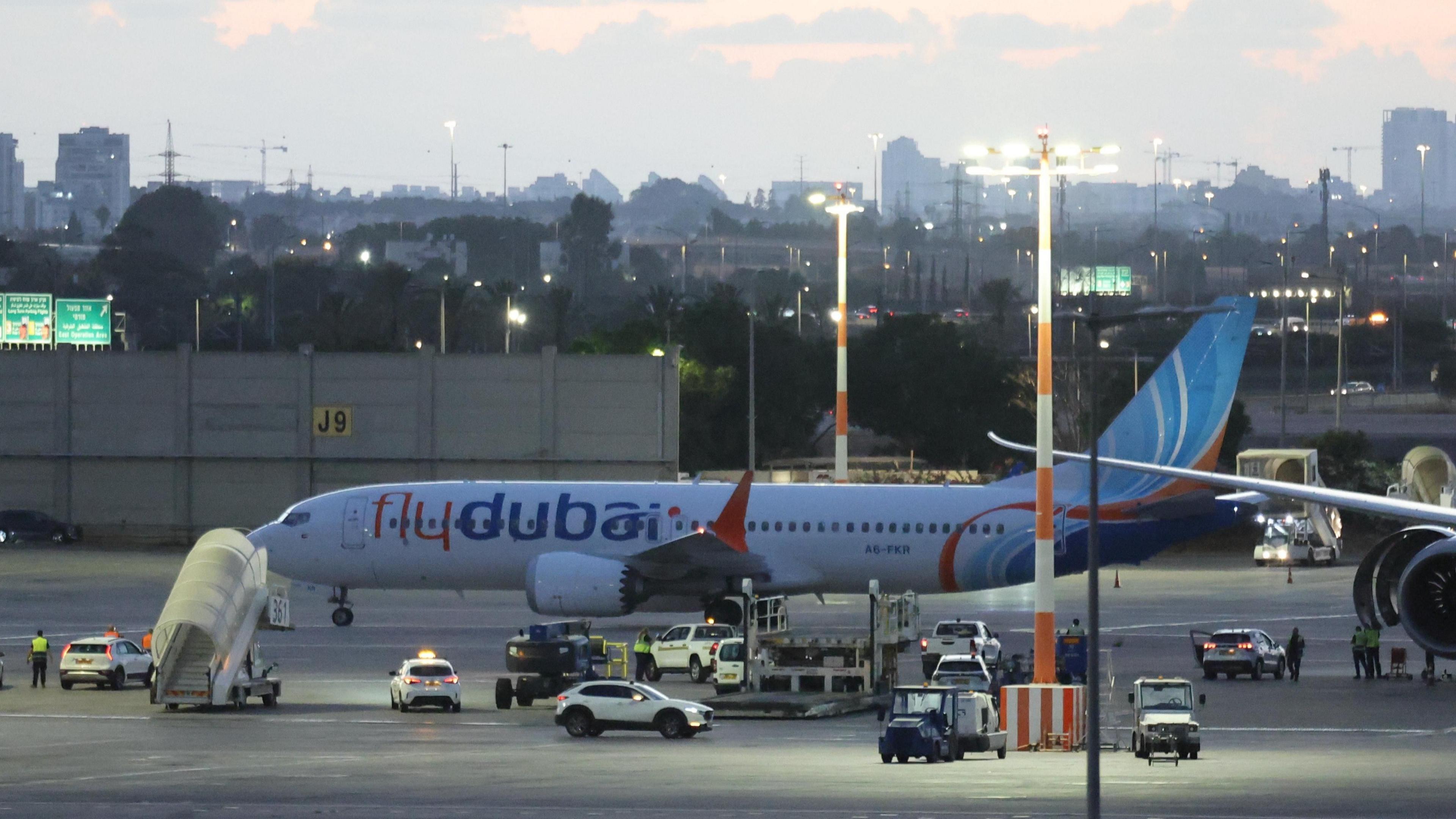 Pilot Stabs Co‑Pilot on Israel‑Bound Flight; Passengers Overcome Terror Attempt