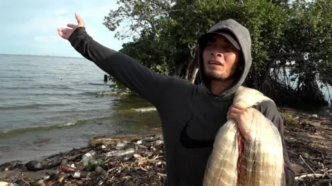 Venezuelan Fishermen Face Growing Fears Amid U.S. Military Strikes